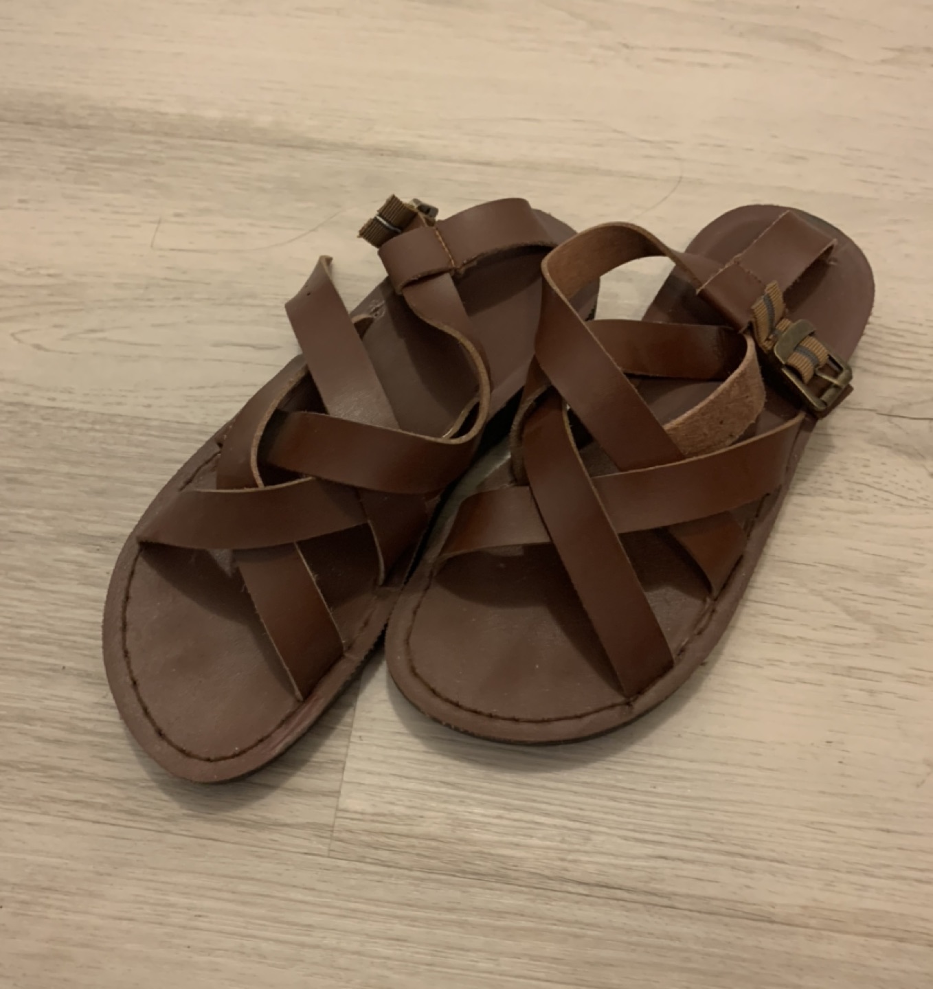 Strap sandals (brown)
