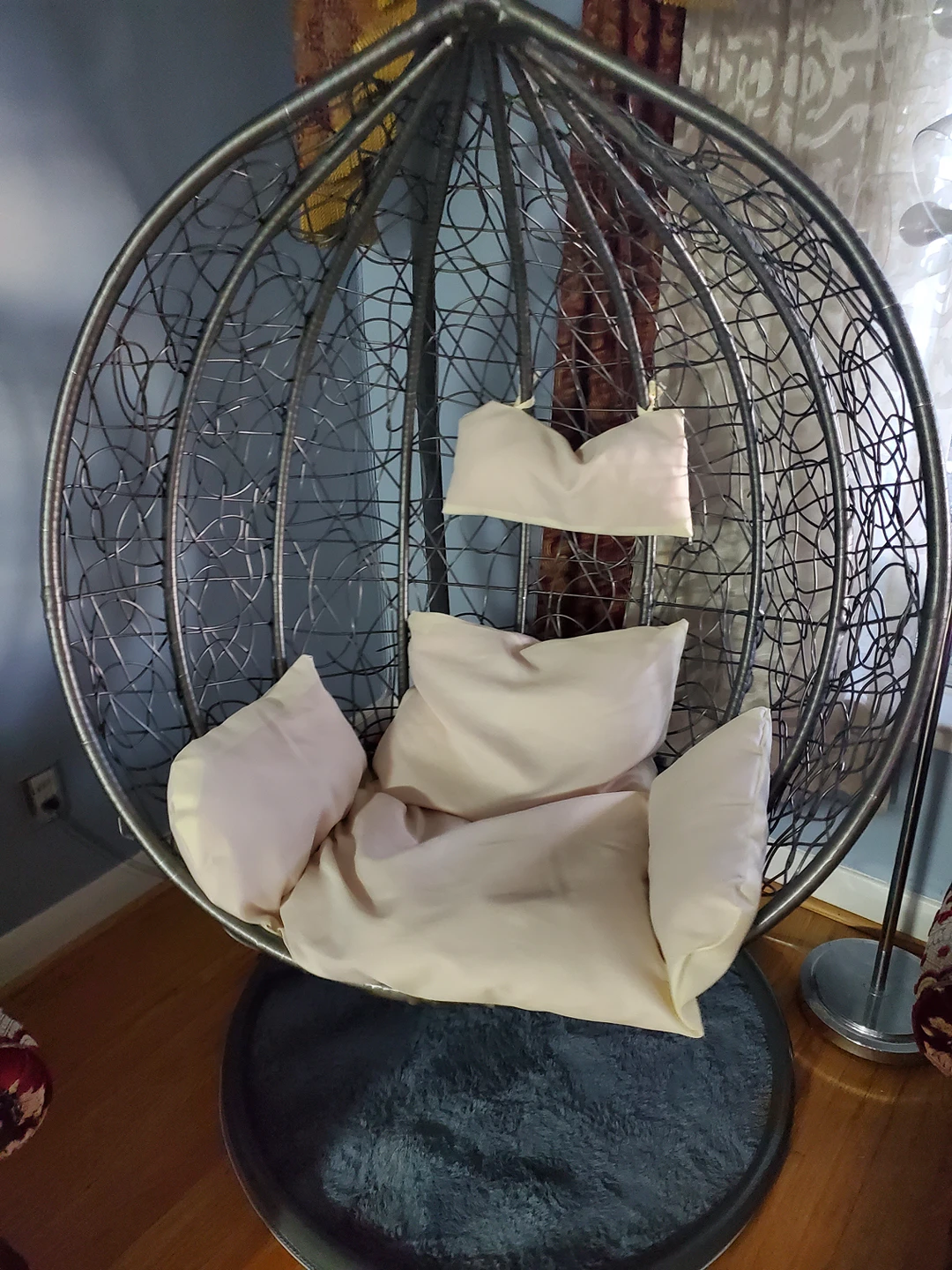 eggswing chair
