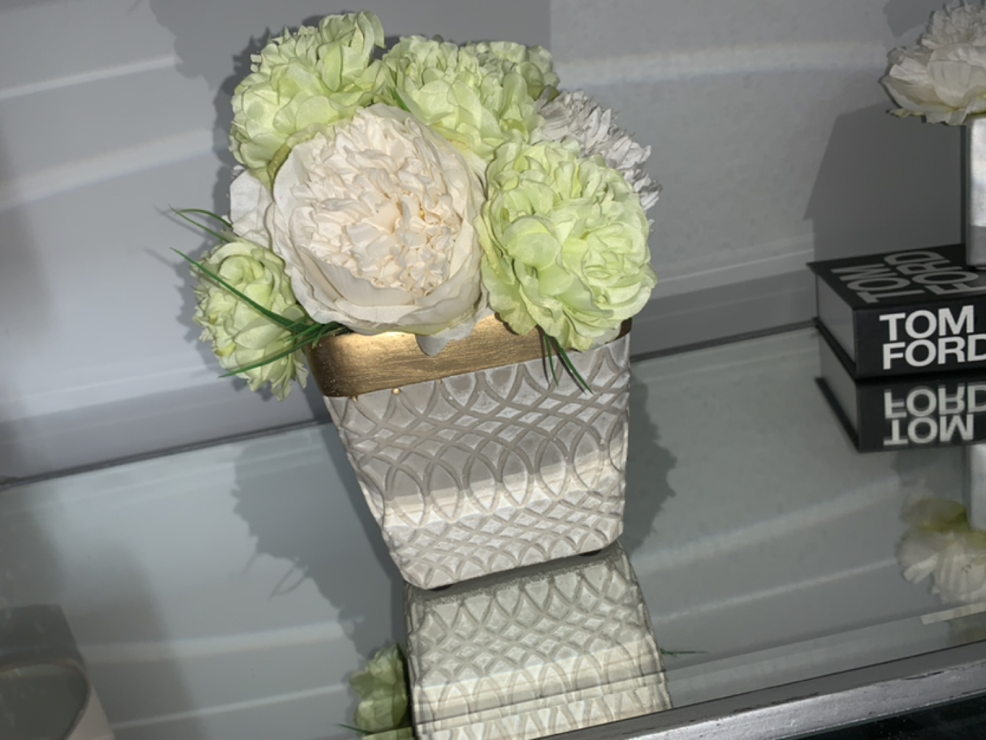 Gold trim flower vase - photo 2