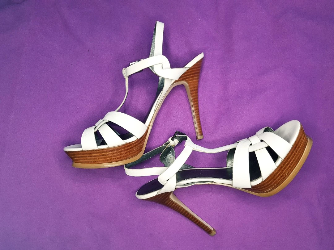 GUESS White leather heeled sandals platform