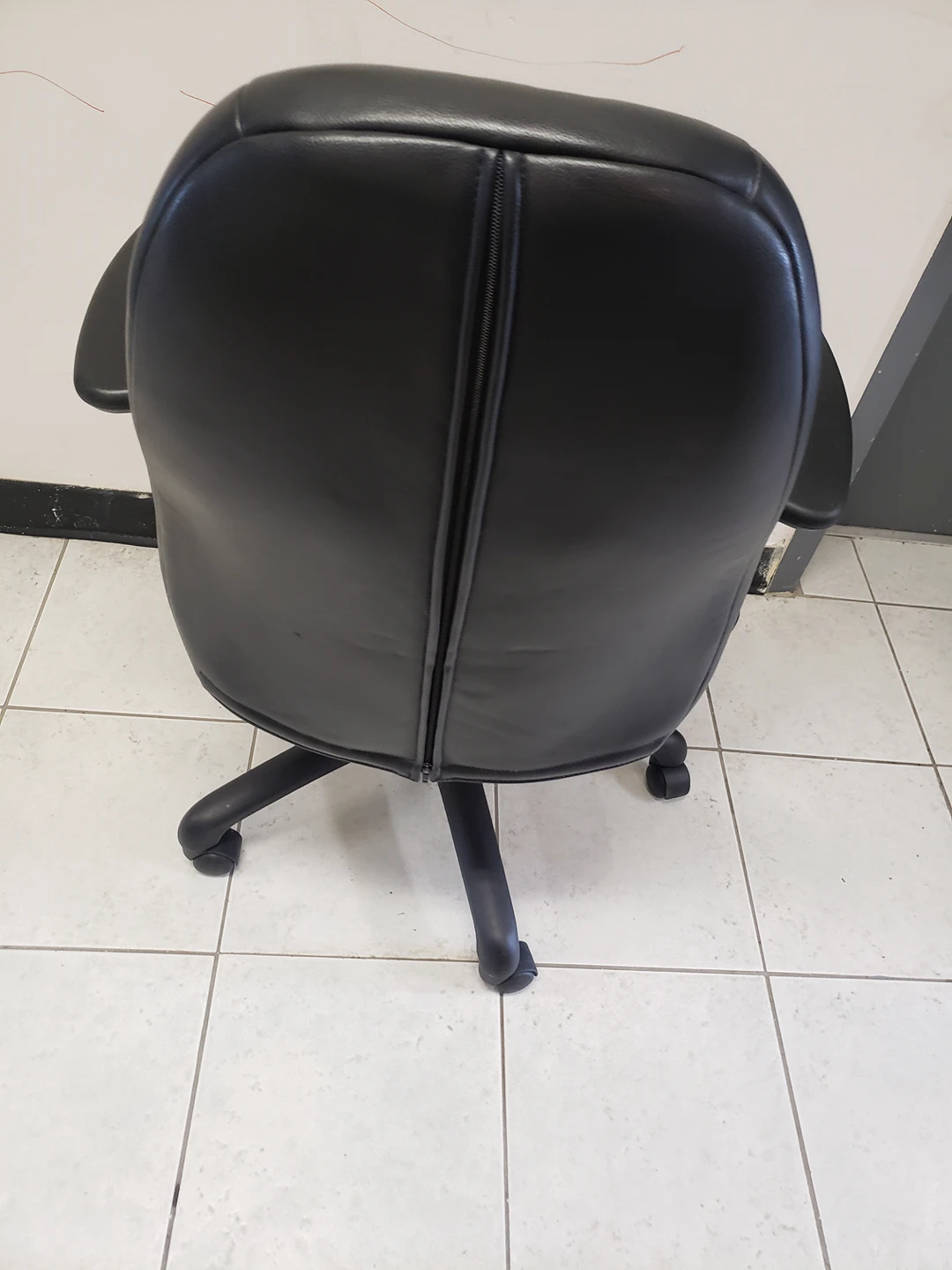 All seating Adjustable leather office chair LIKE NEW - photo 3