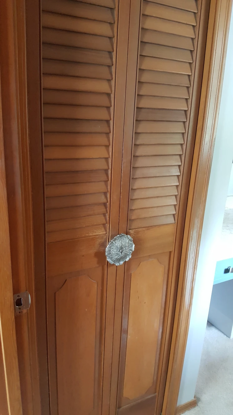 2 Half louvre bifold wood doors