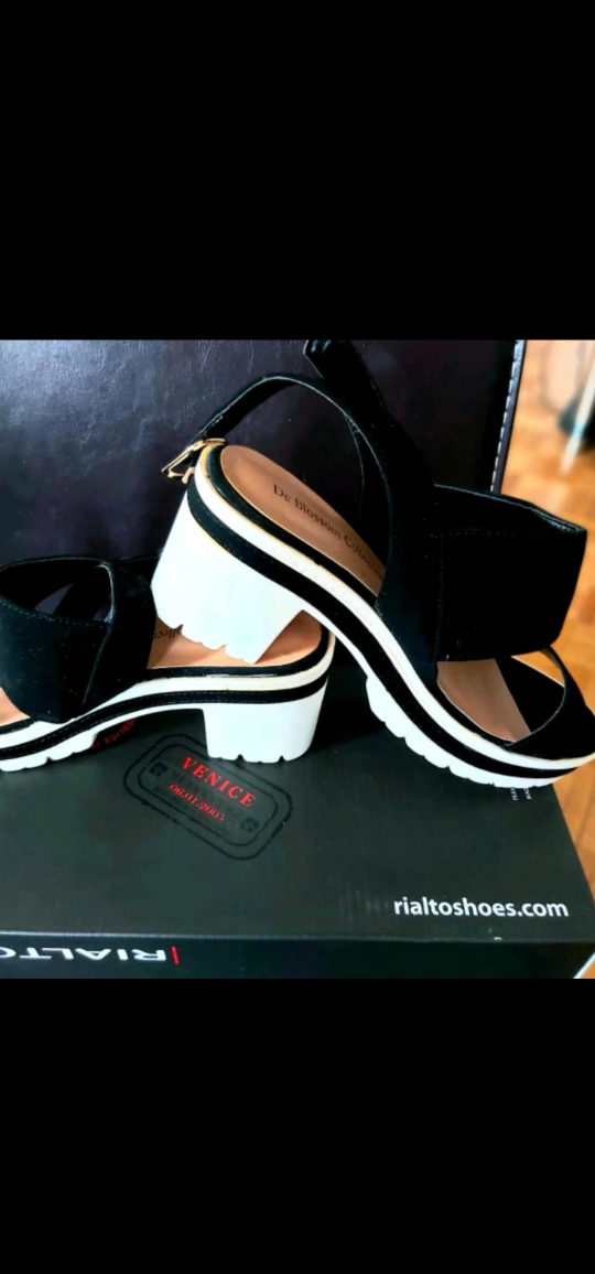 NEW SUMMER SHOES
Size 8 thumbnail