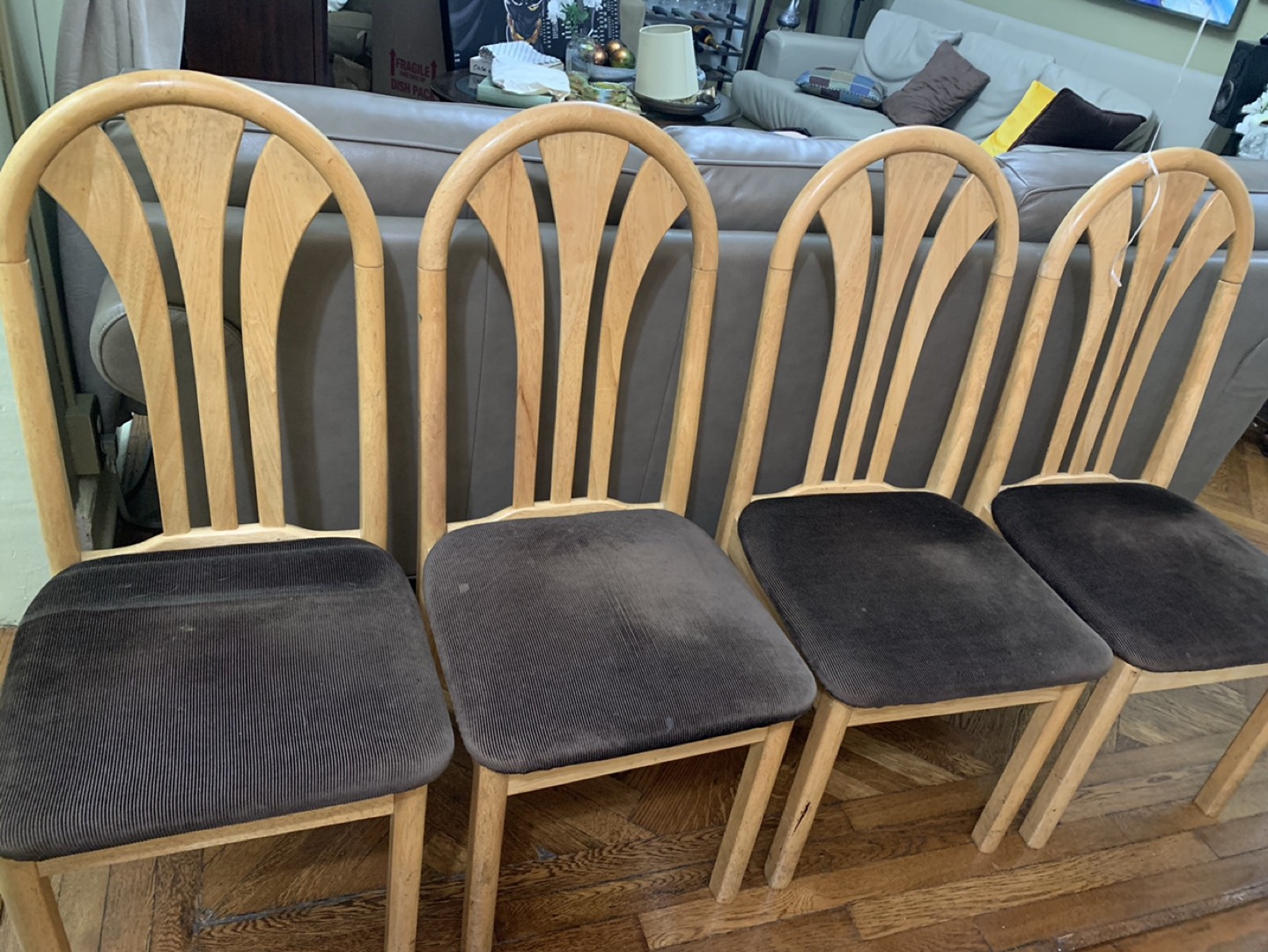 4 wood chairs - photo 3