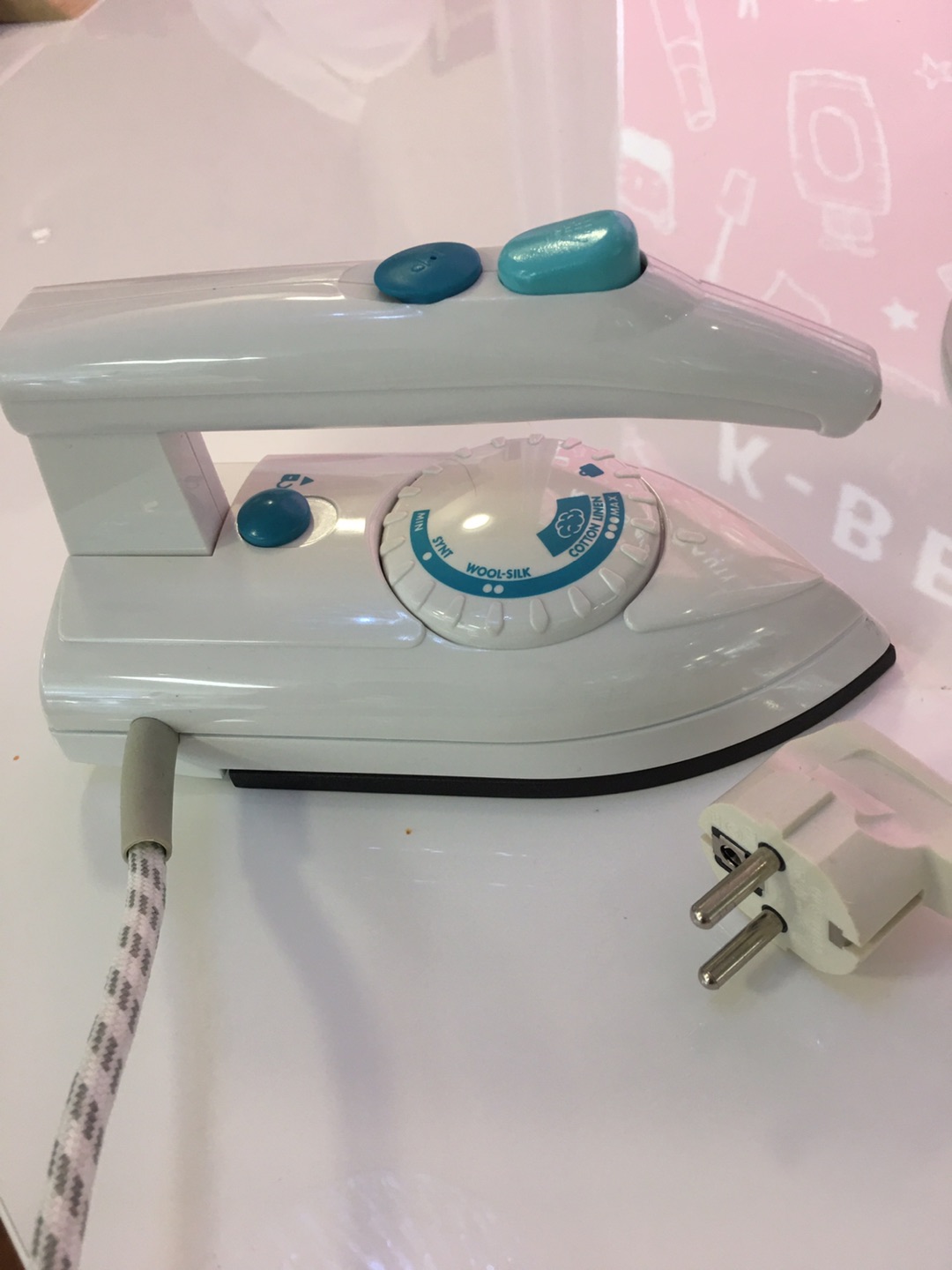 Travel iron thumbnail