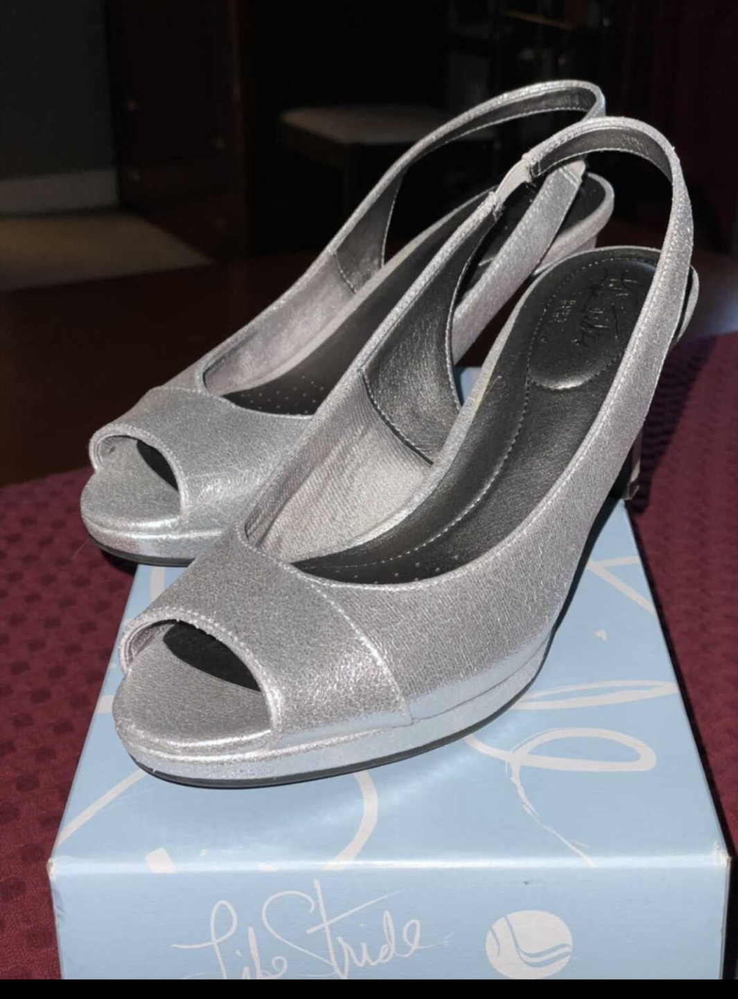 Silver sandals image indicator(2)