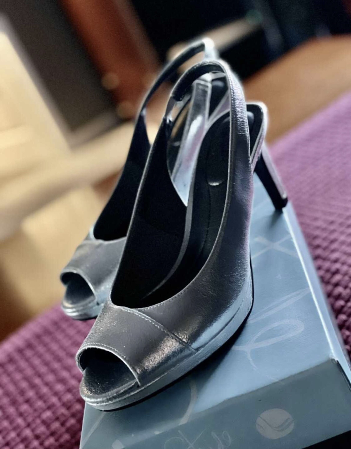 Silver sandals image indicator(3)