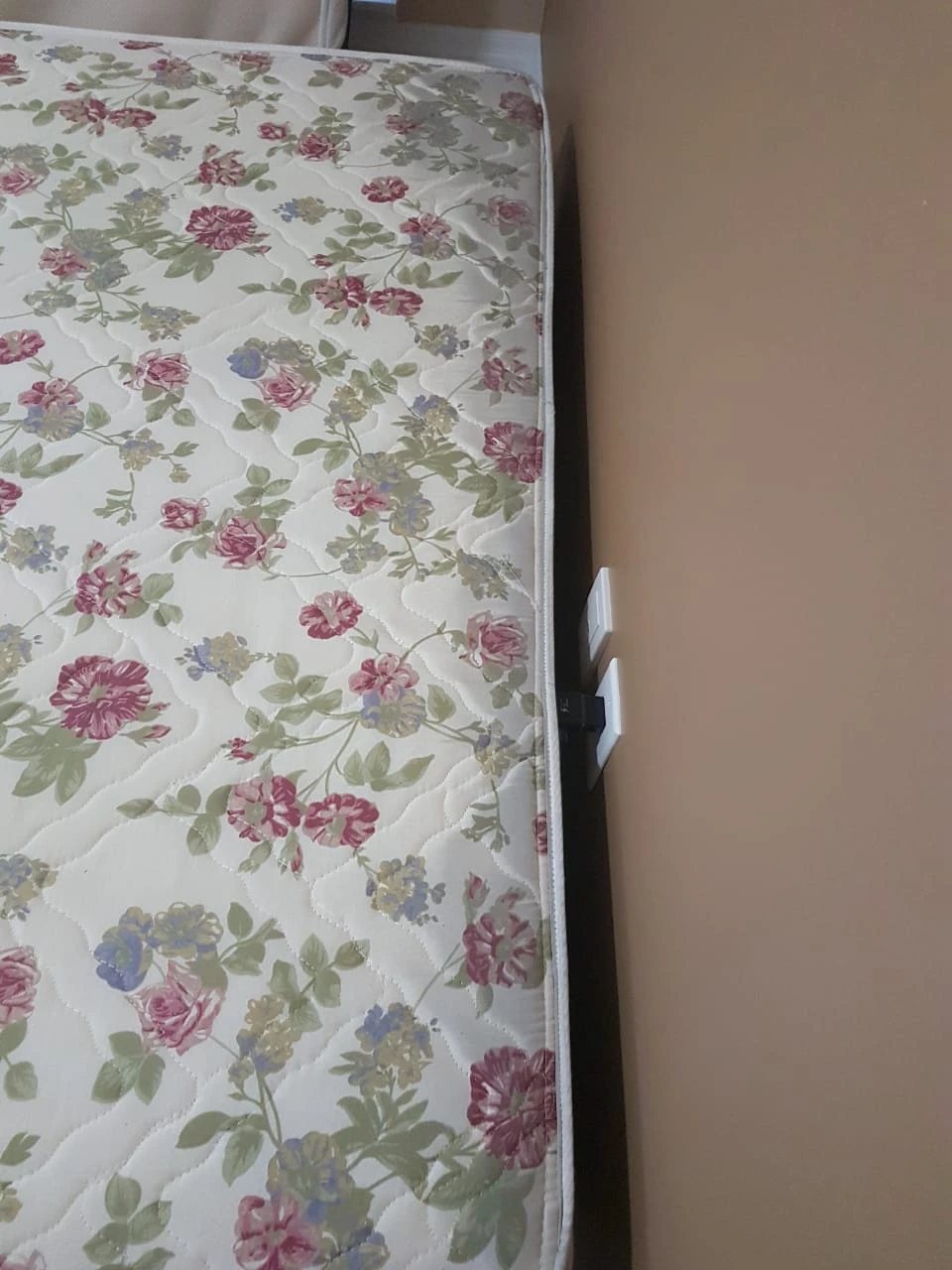 Queen size spring mattress with matching bed box for sale - photo 3