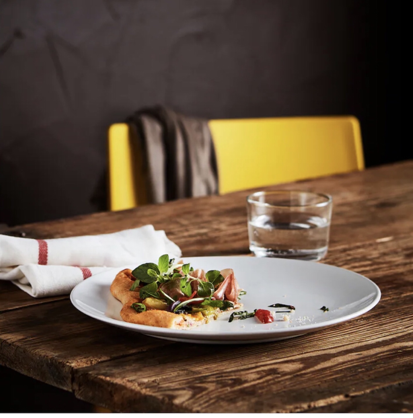 White Porcelain, dinner plates. Service for 8. image indicator(3)