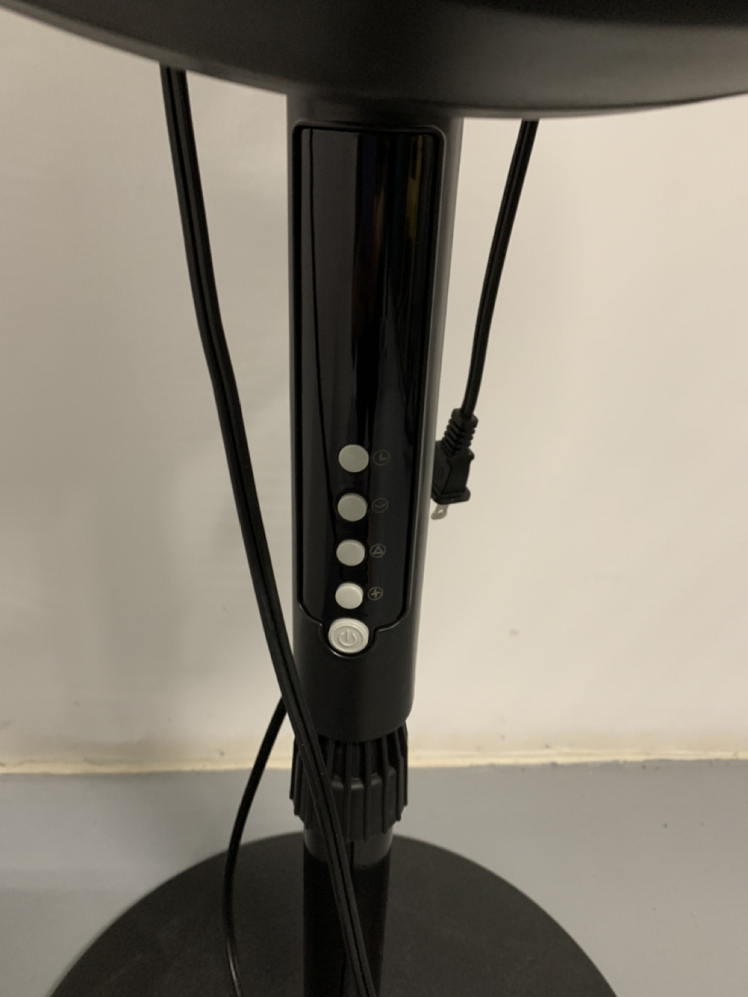 Comfortmate 40.6 cm (16 in.) stand Fan with remote - photo 3