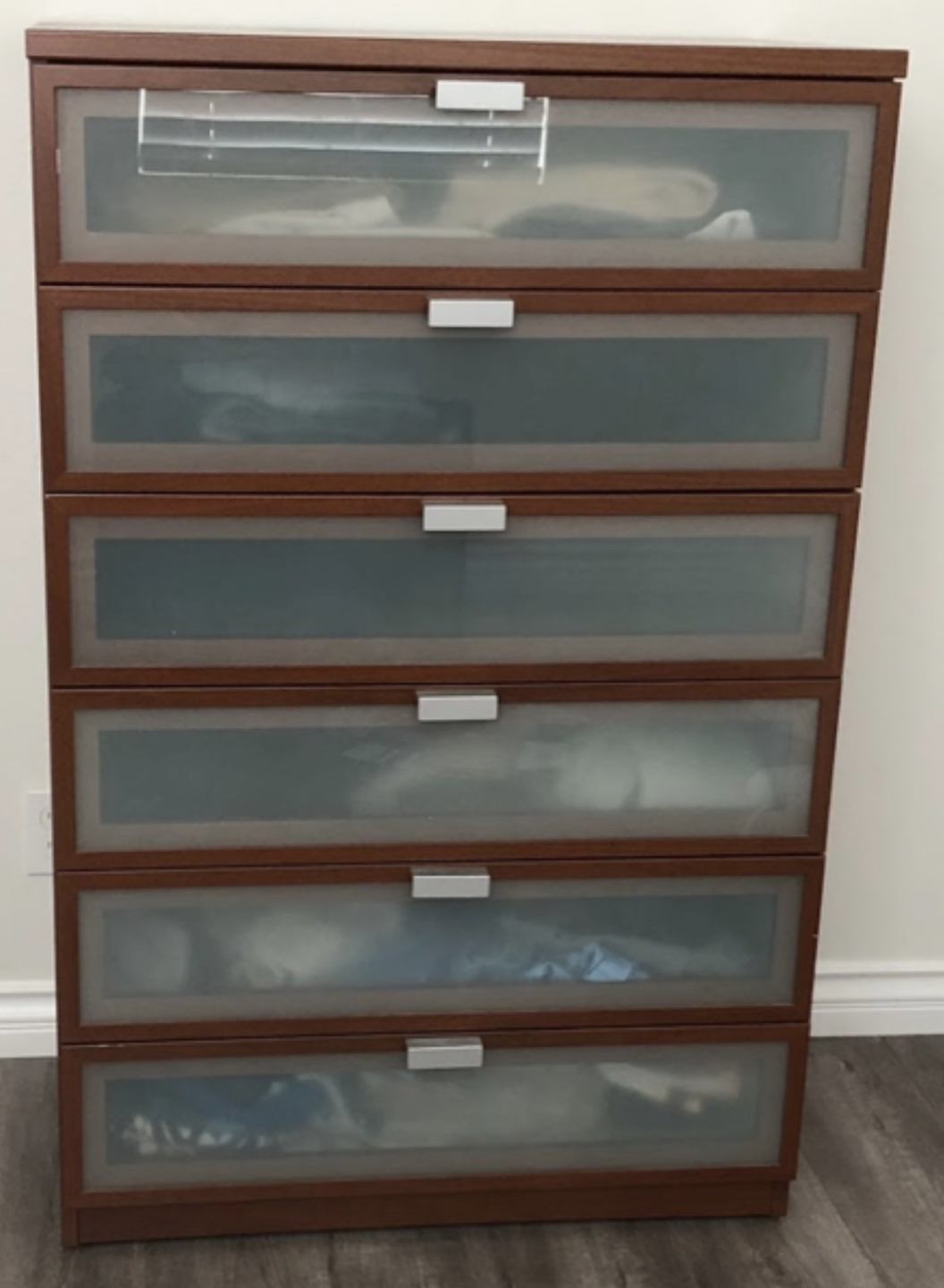 Dressor (6-drawer) 