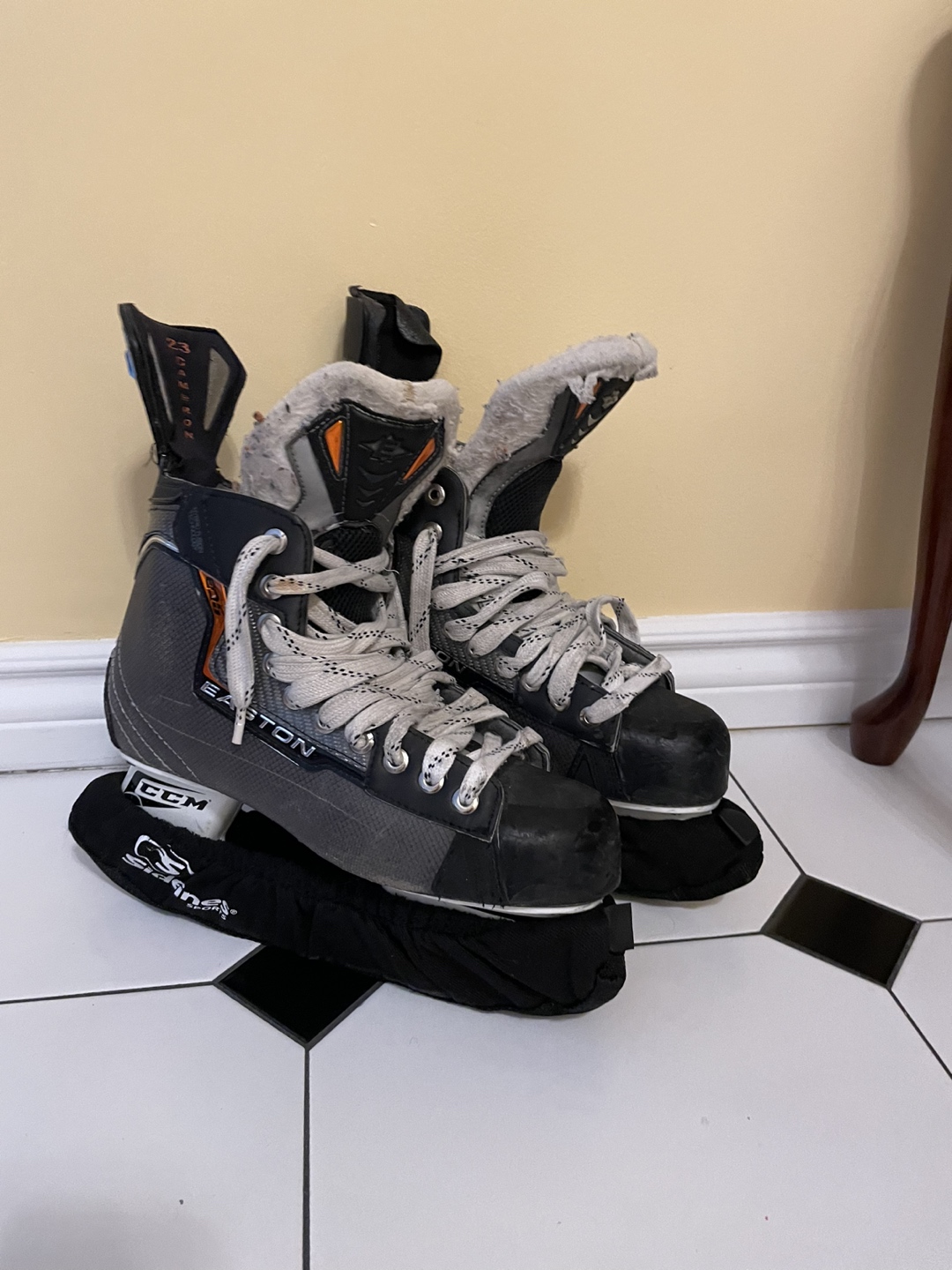 Skates