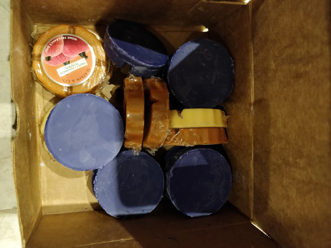 2 wax warmers/ wax melters and a bunch of wax melts - photo 3