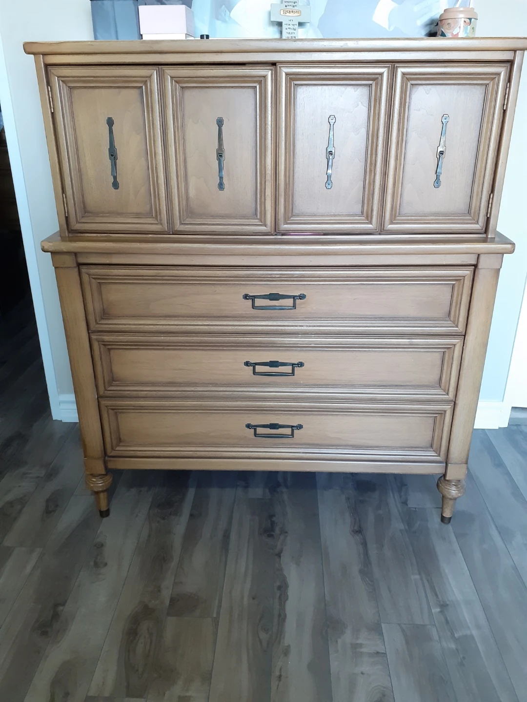 Mid-Century White fine furnature Bedroom dresser set