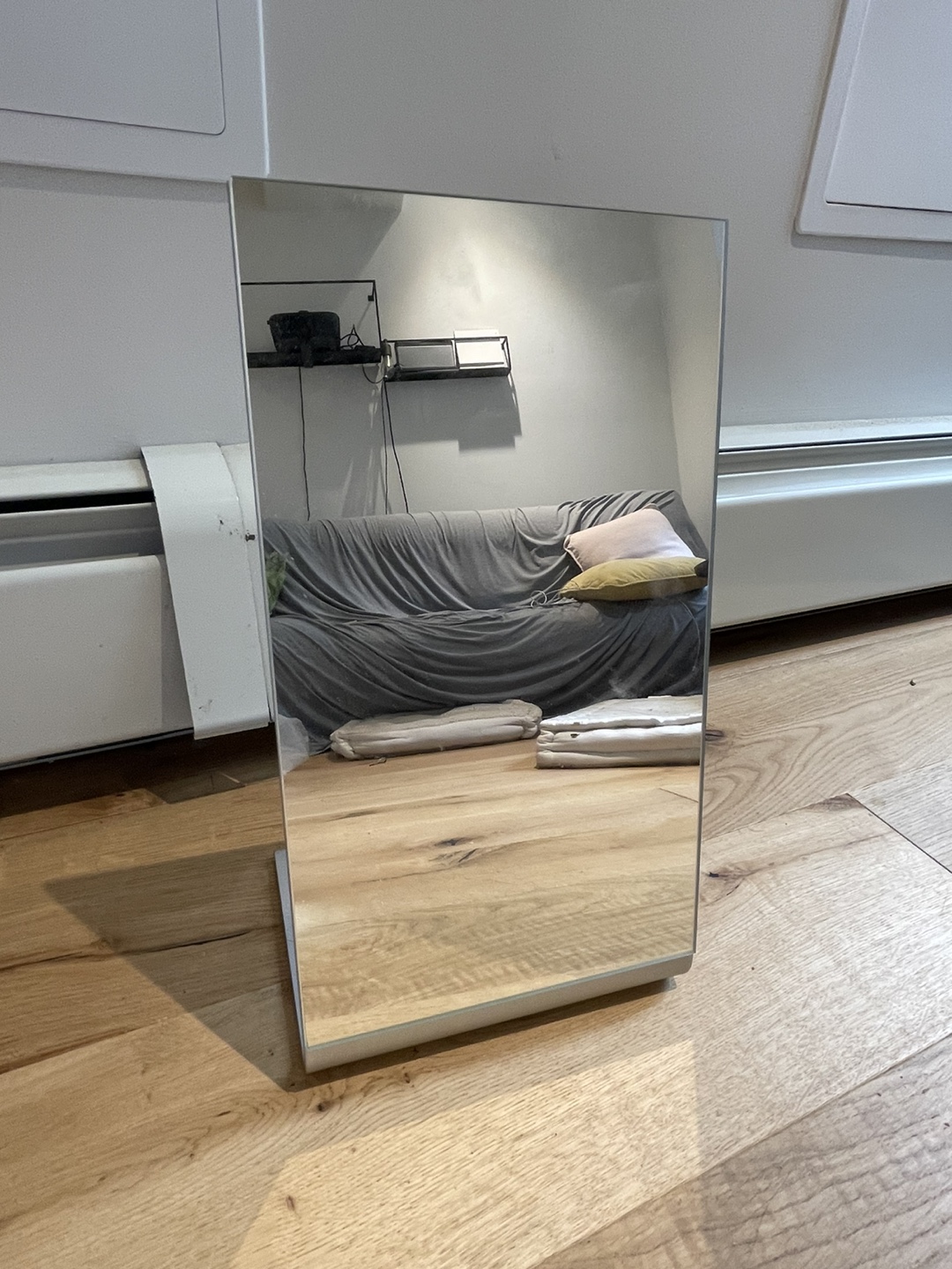 Standing vanity makeup mirror