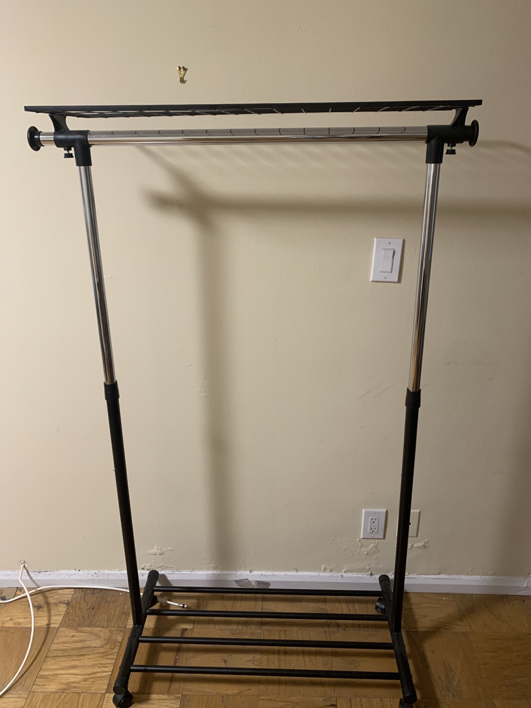 Mobile clothing rack
