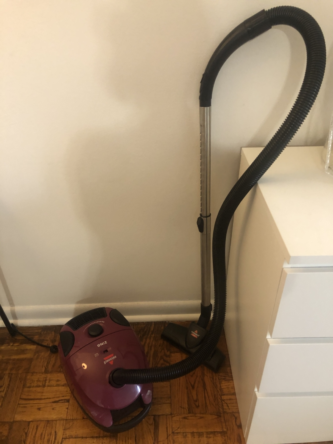 Bissell zing vacuum cleaner- with filters