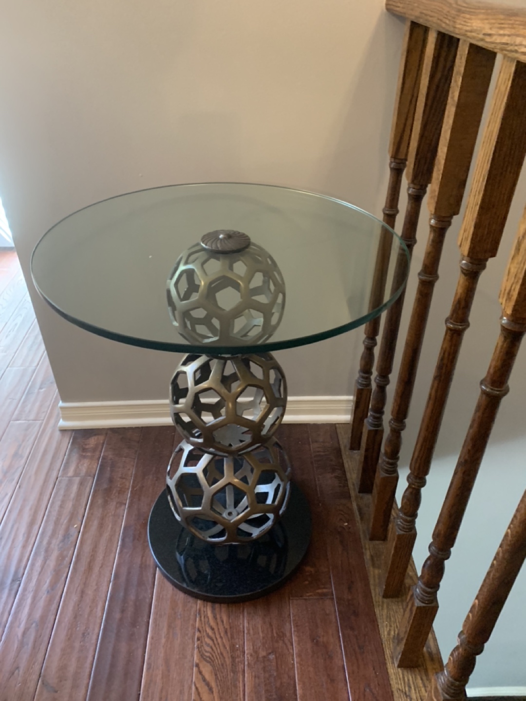 Almost new Accent end table - photo 5