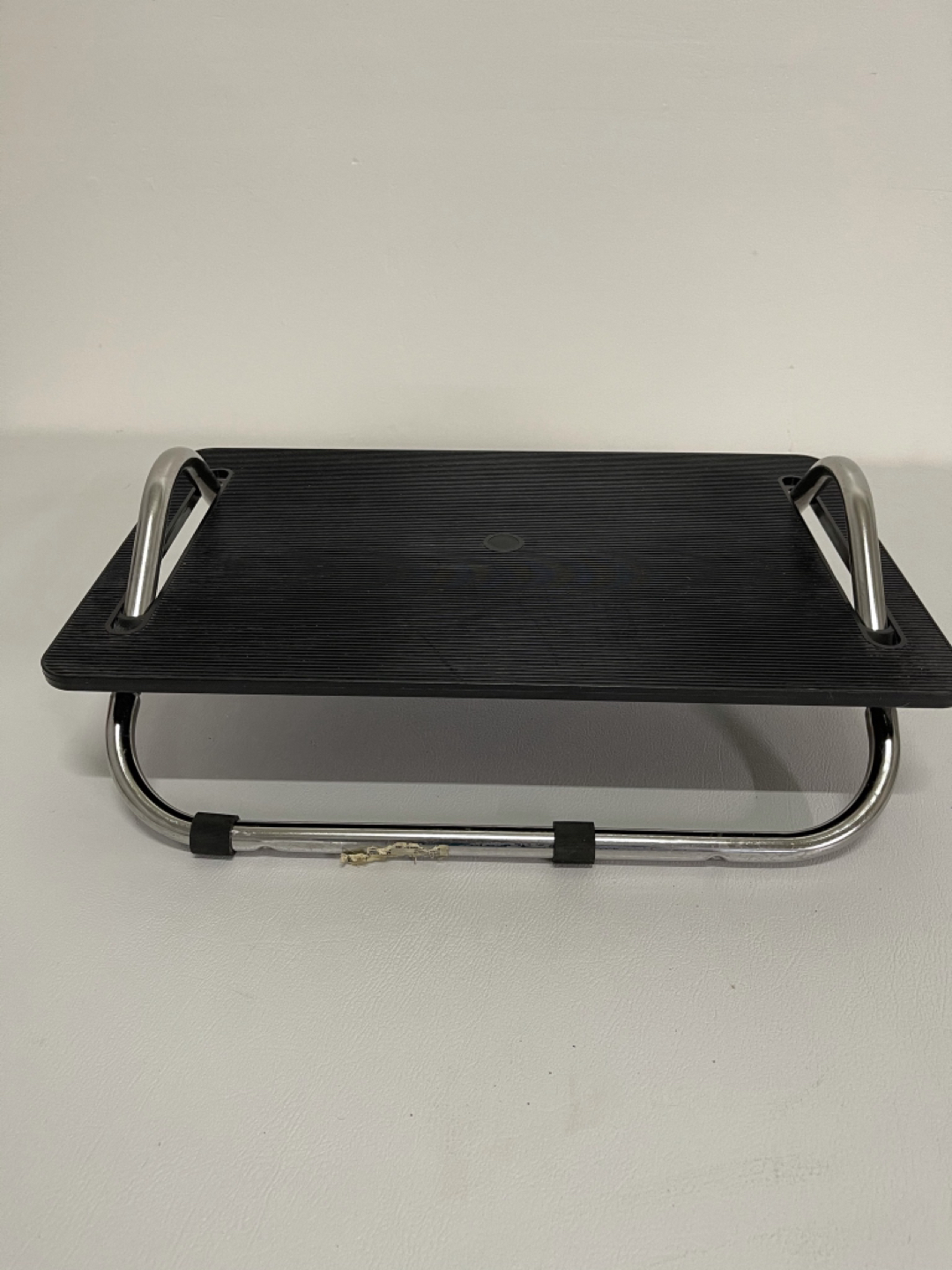 Non slip foot rest thumbnail