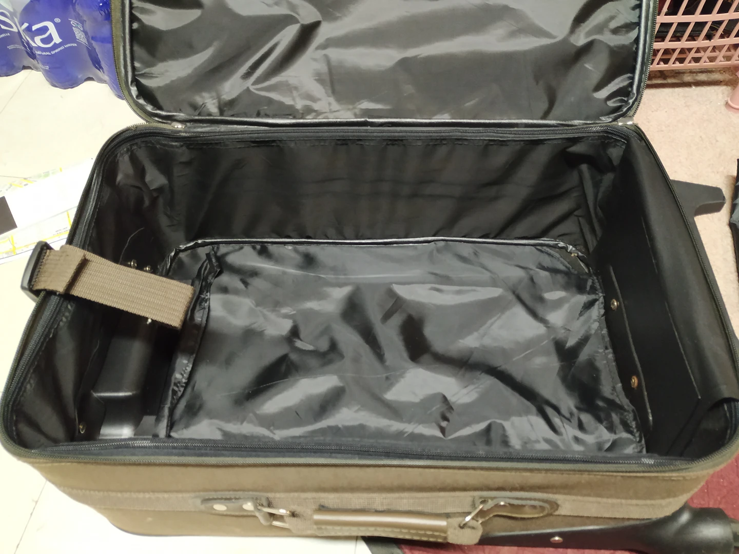 carry on travelling case thumbnail