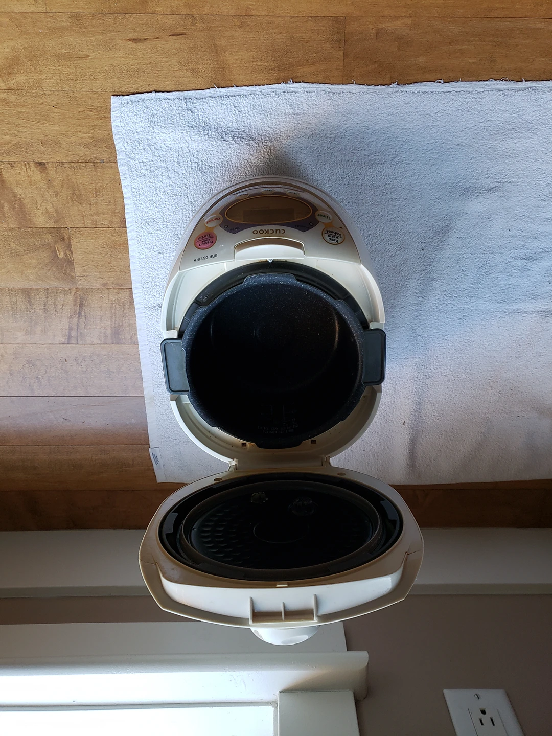 cuckoo Rice cooker 6 person thumbnail