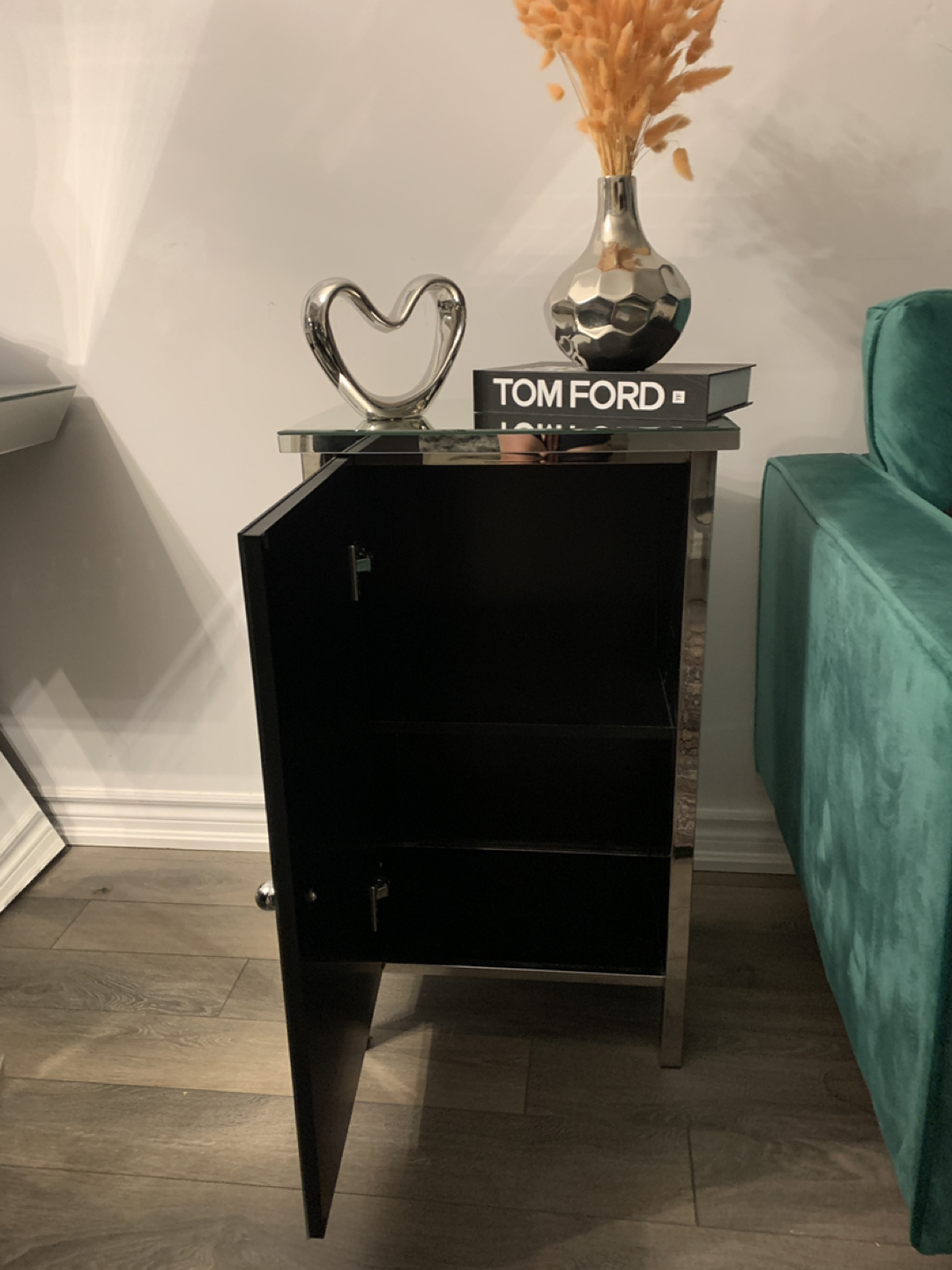 mirrored cabinet  - photo 3