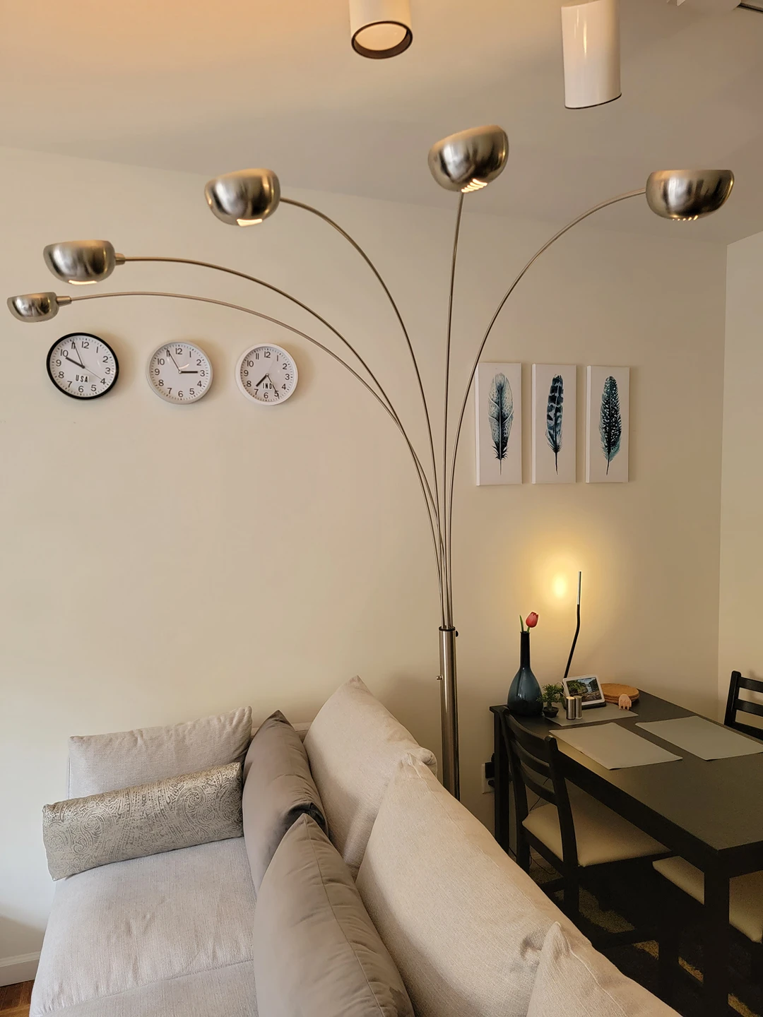 Tall 5 head modern lamp with 3 light modes