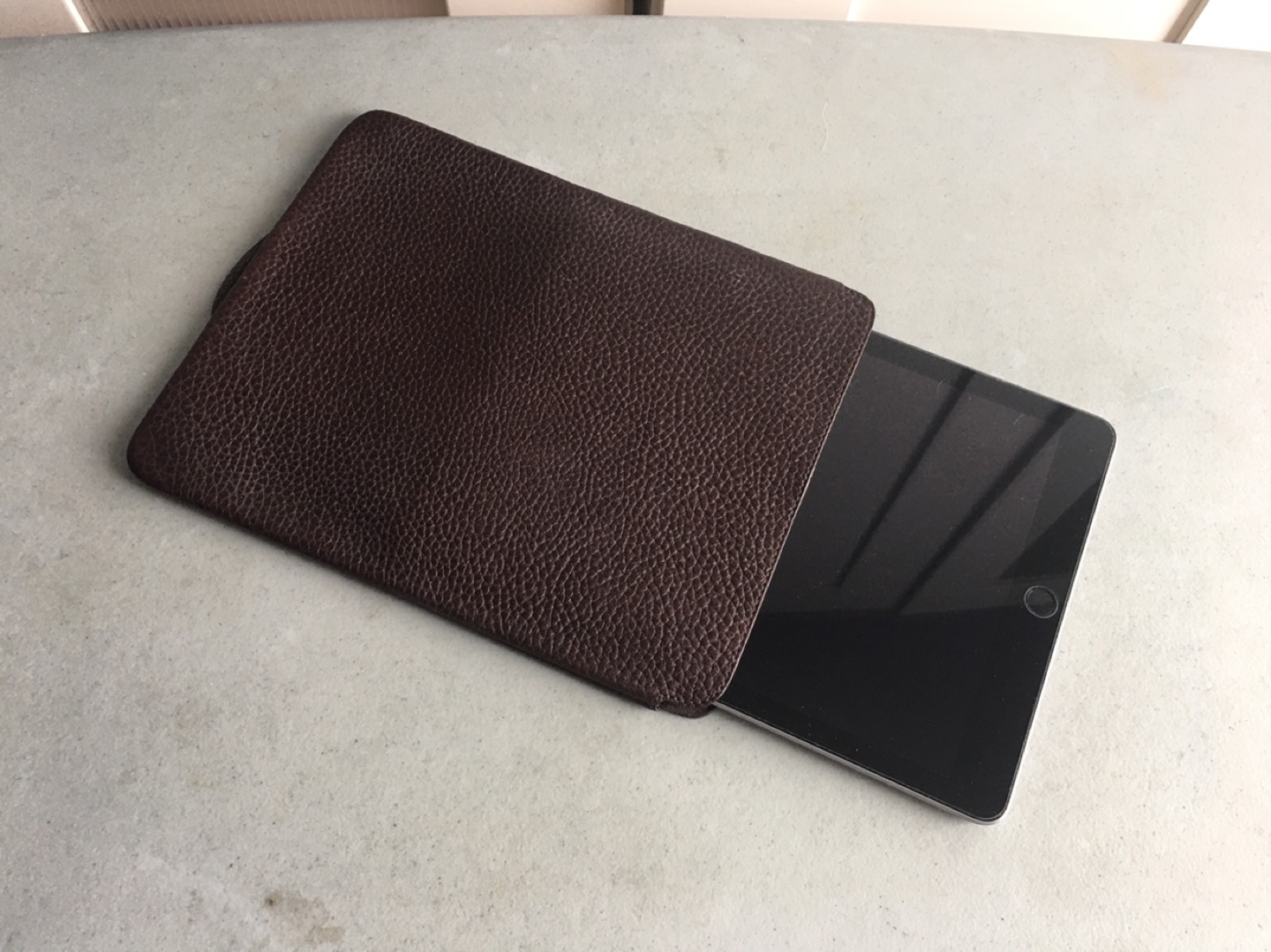 Apple iPad Leather Case image indicator(3)
