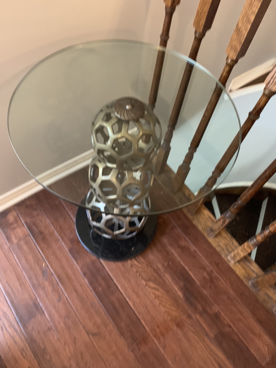 Almost new Accent end table - photo 4