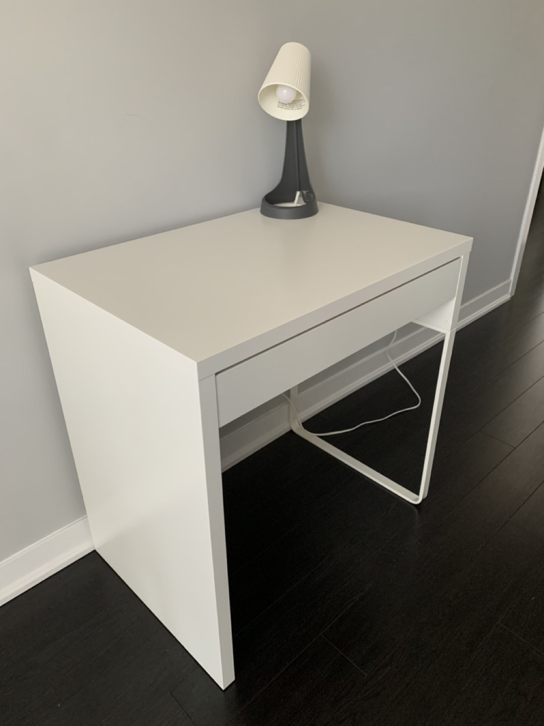 IKEA white desk + desk lamp - photo 2