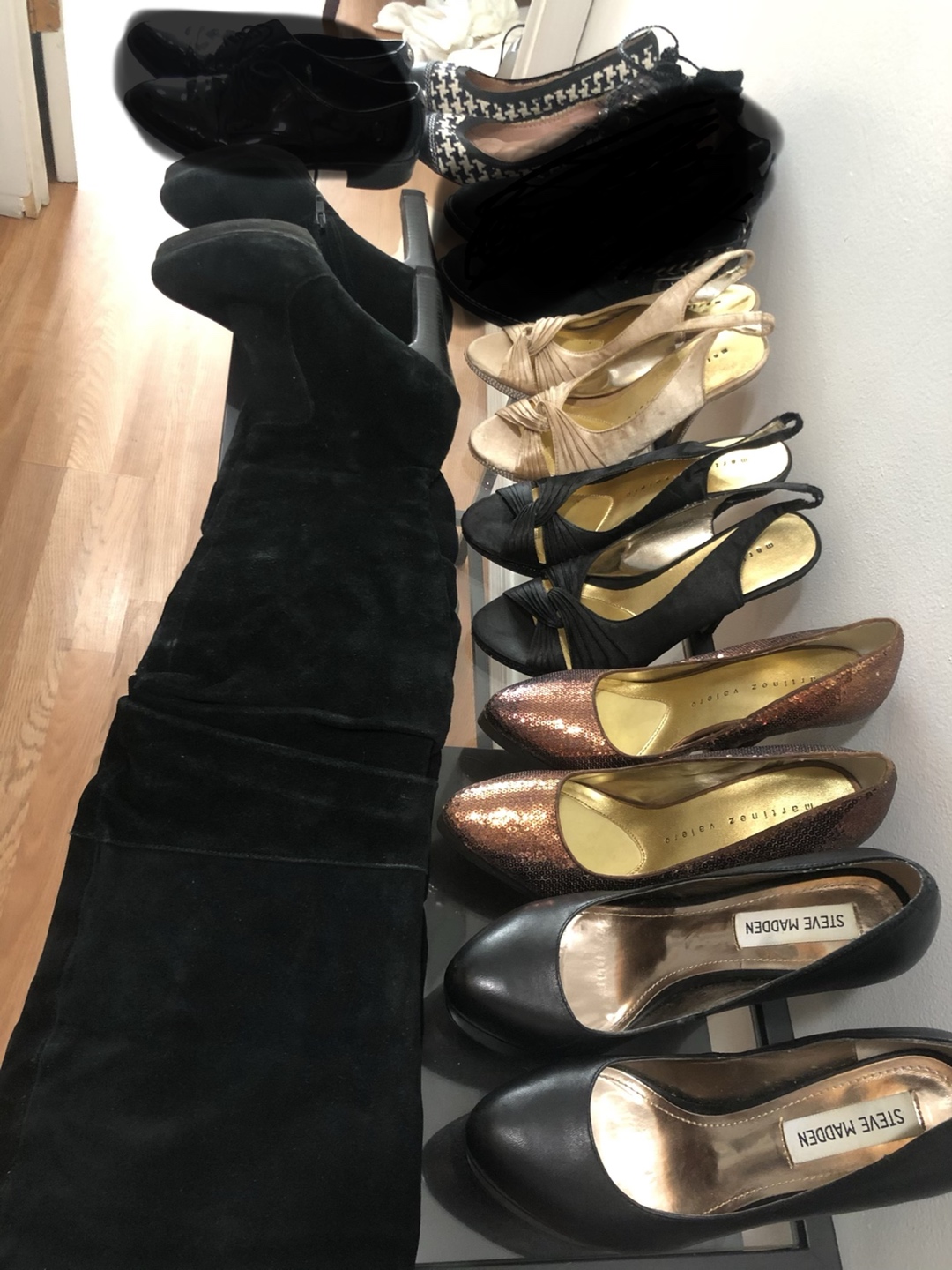 Free to pick up shoes  and woman clothing some cooking books 