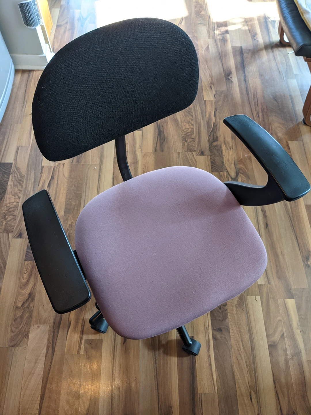 simple office chair