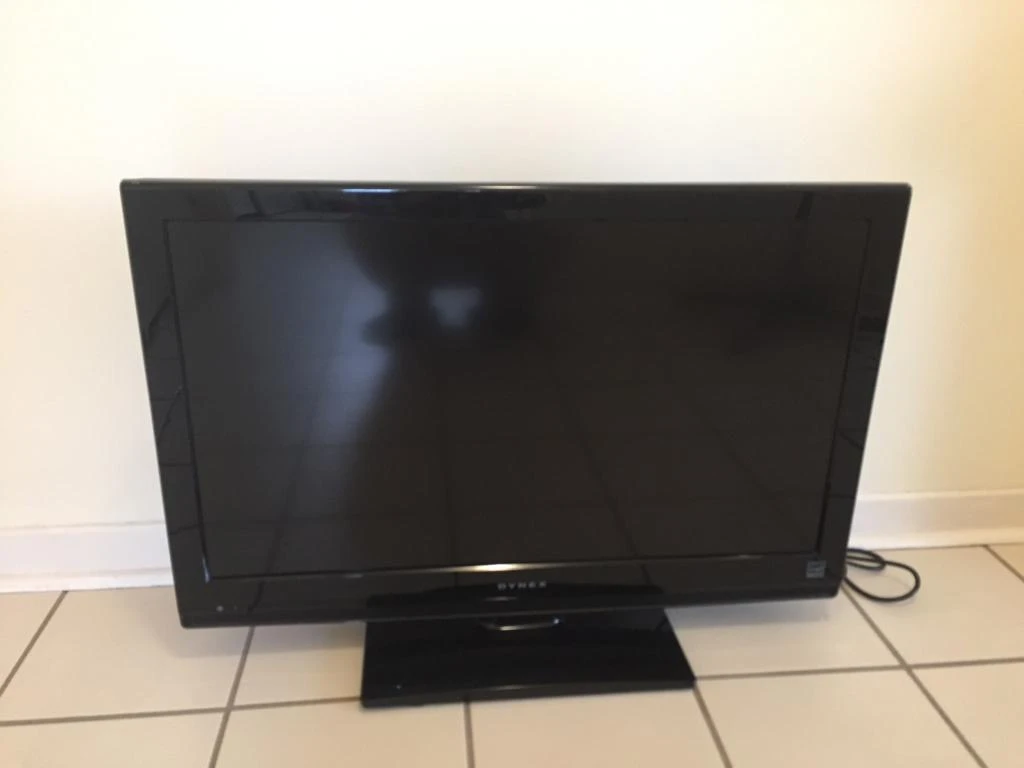 Dynex 32" LCD TV thumbnail