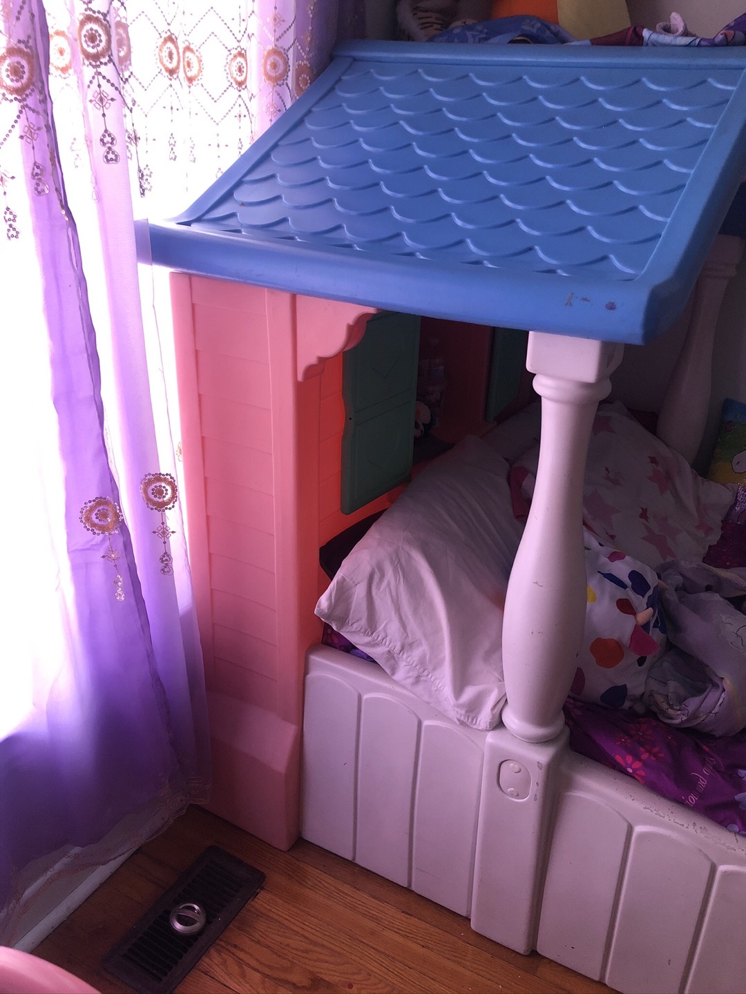 Girl cottage bed  image indicator(2)