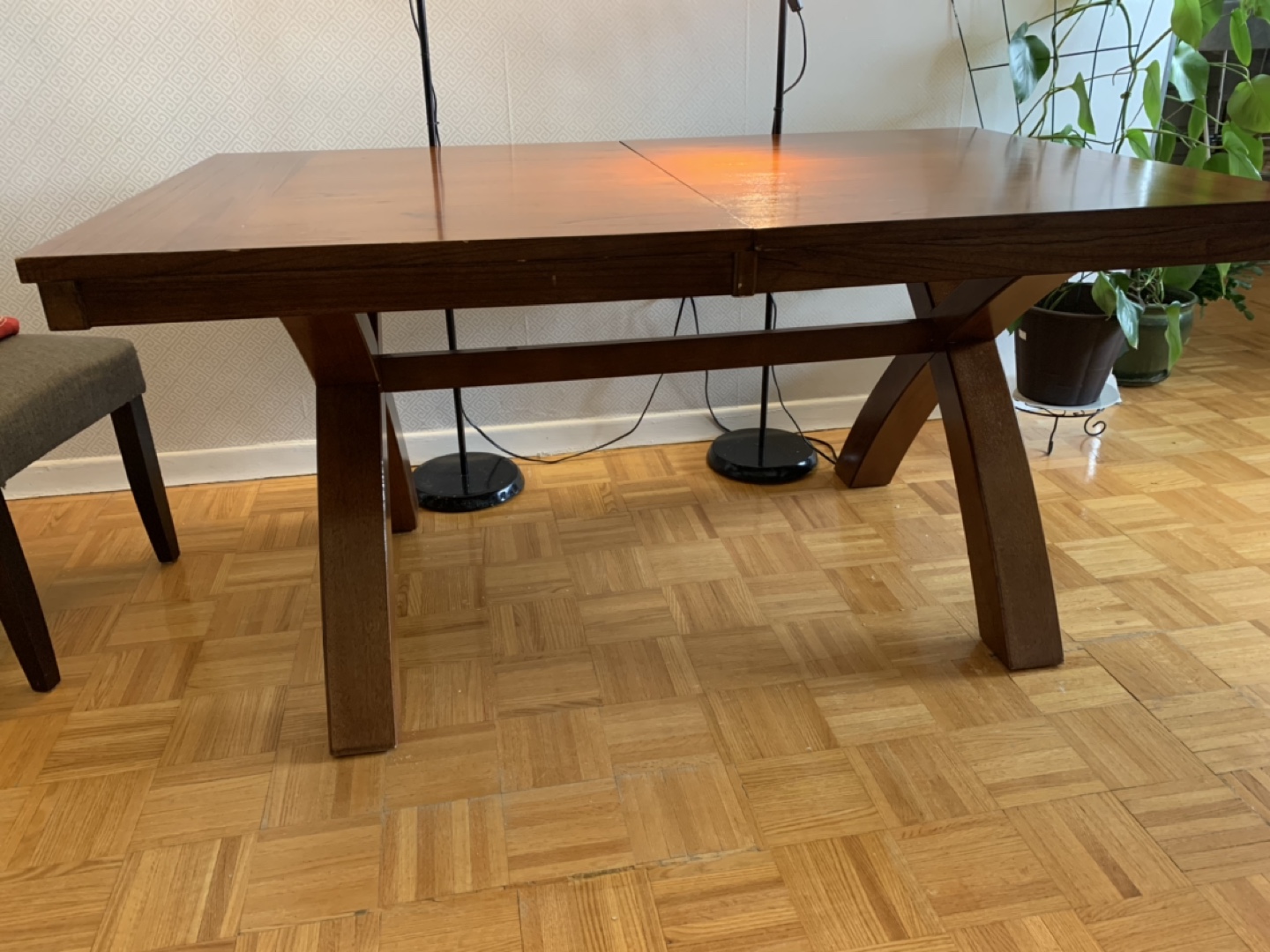 Extendable Dining table thumbnail