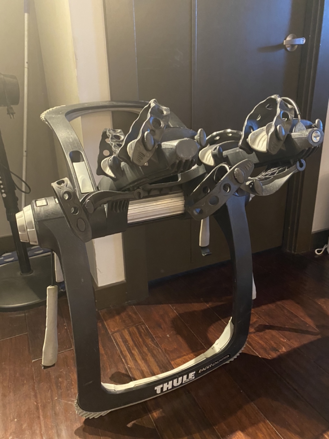 Thule raceway 9002 trunk bike rack  - photo 3