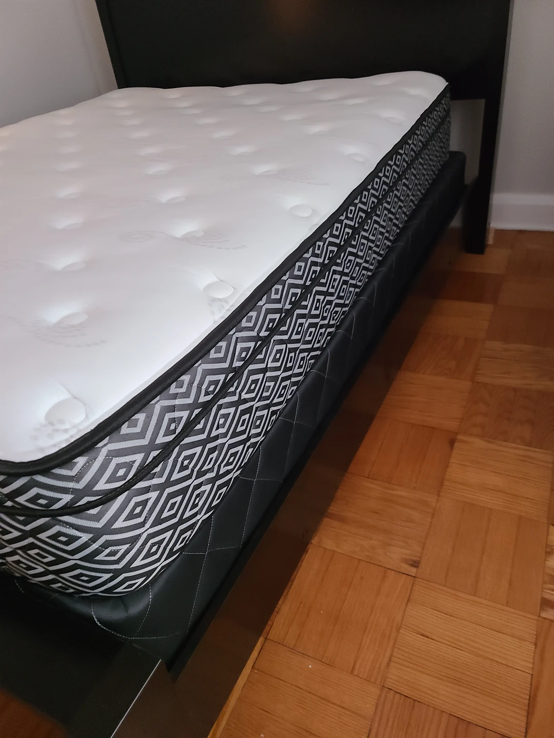 Sealy mattress and bed frame Leon's - photo 5