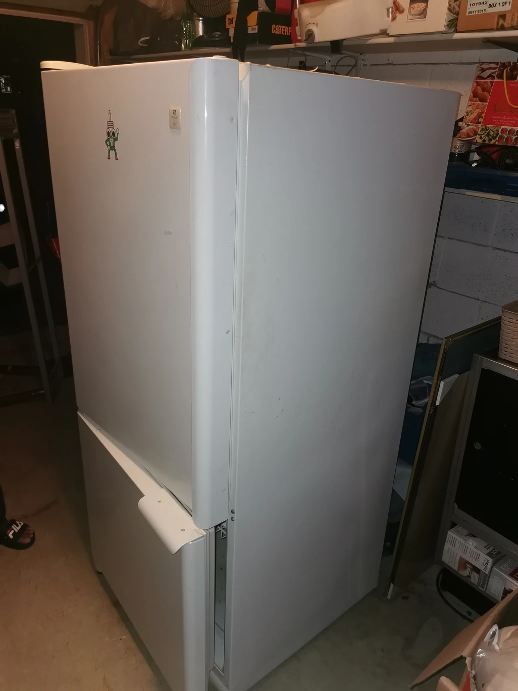 24 hr sale!  Used fridge best offer takes it only one day! - photo 2