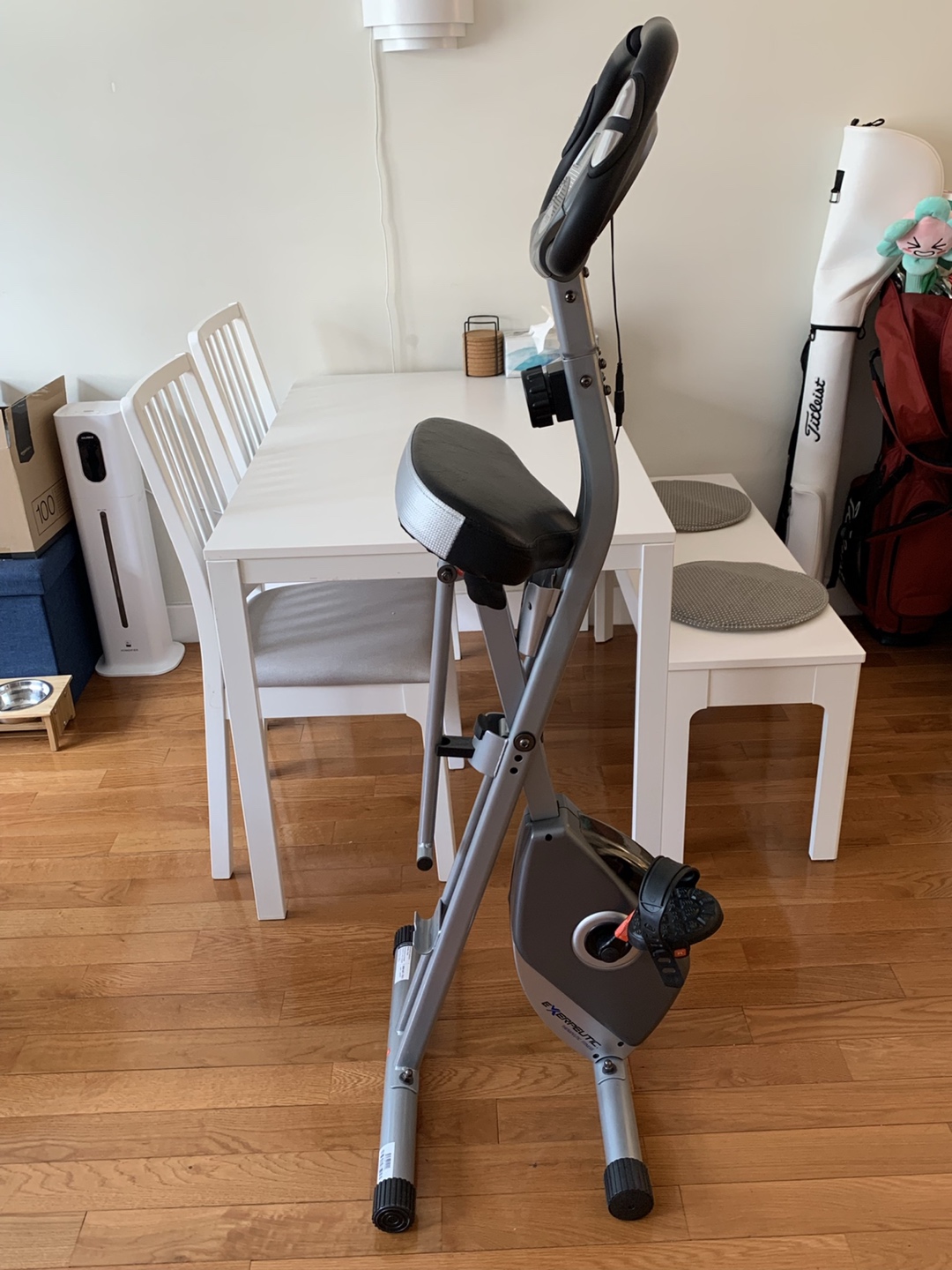 Foldable indoor cycling machine