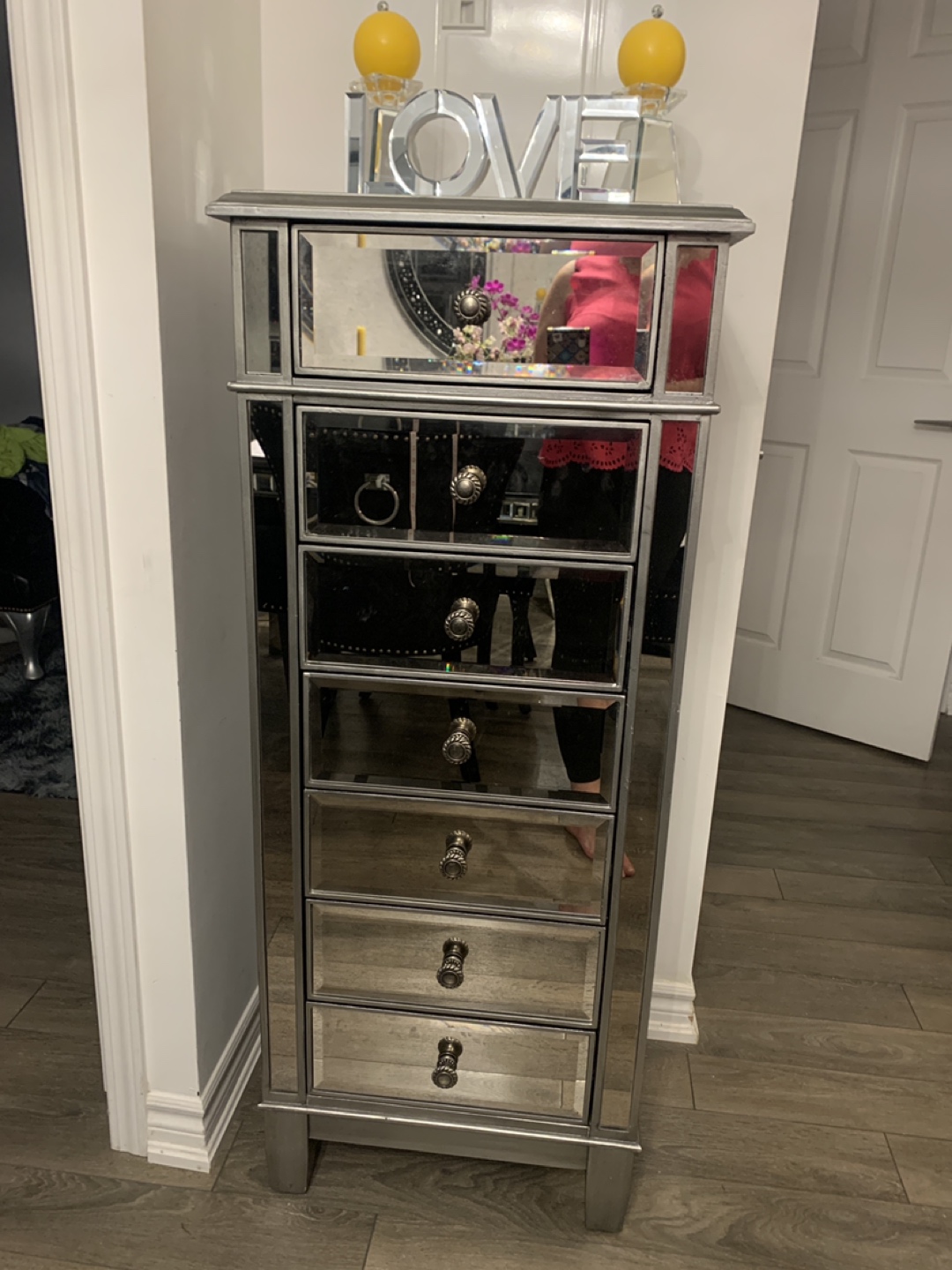 mirrored furniture 