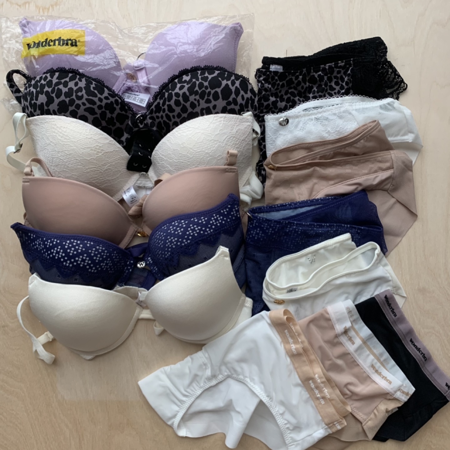 Brand New Wonderbra 6 Bras & 7 Panties thumbnail