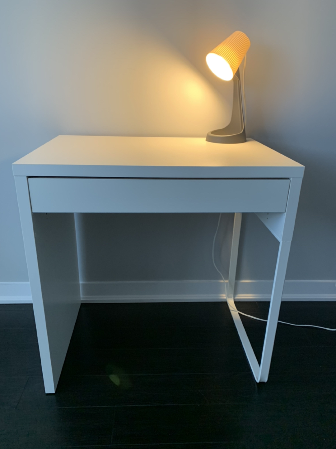 IKEA white desk + desk lamp - photo 3