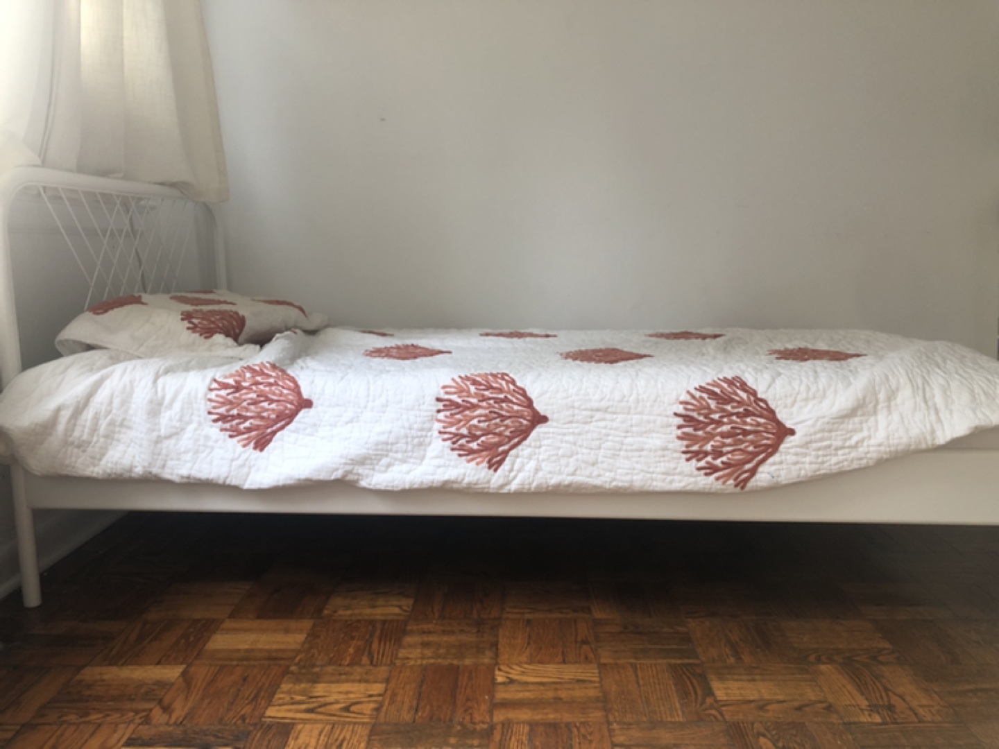 Twin size bed, metal frame - photo 2