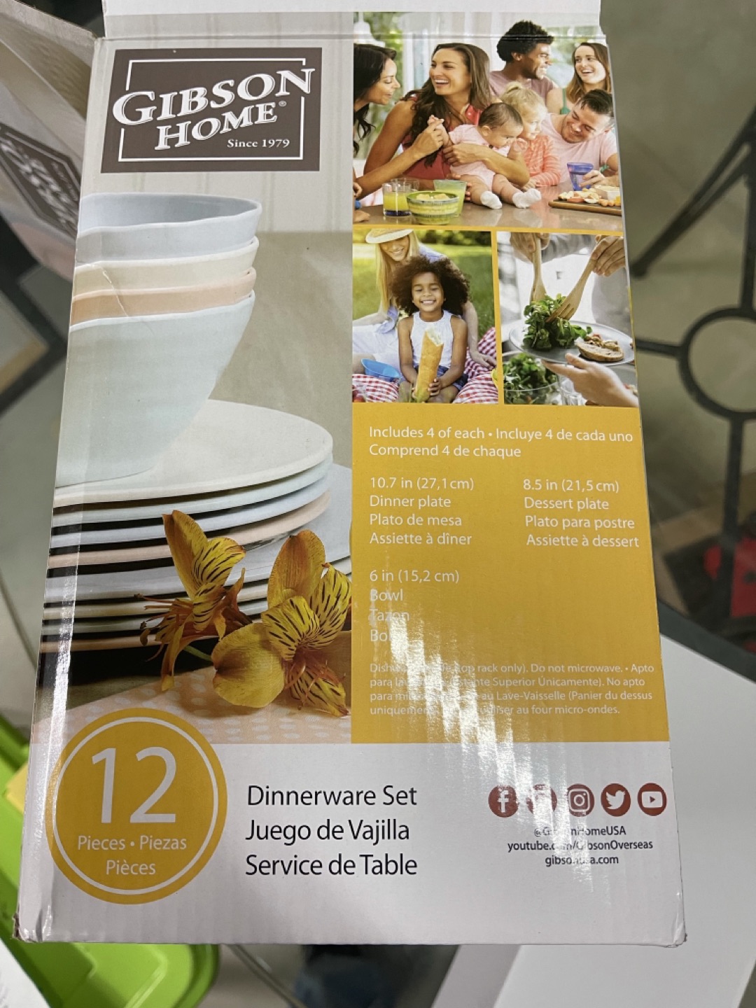 Melamine dinnerware set (pastel colour) 12 pieces.  thumbnail