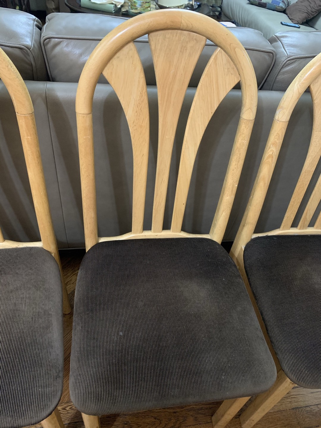 4 wood chairs - photo 2