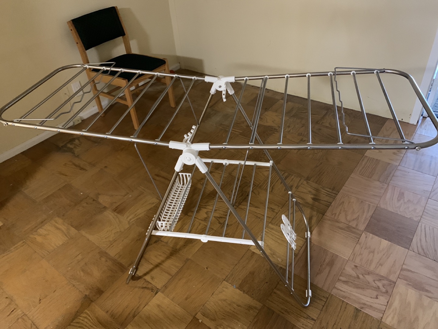 Laundry drying rack
