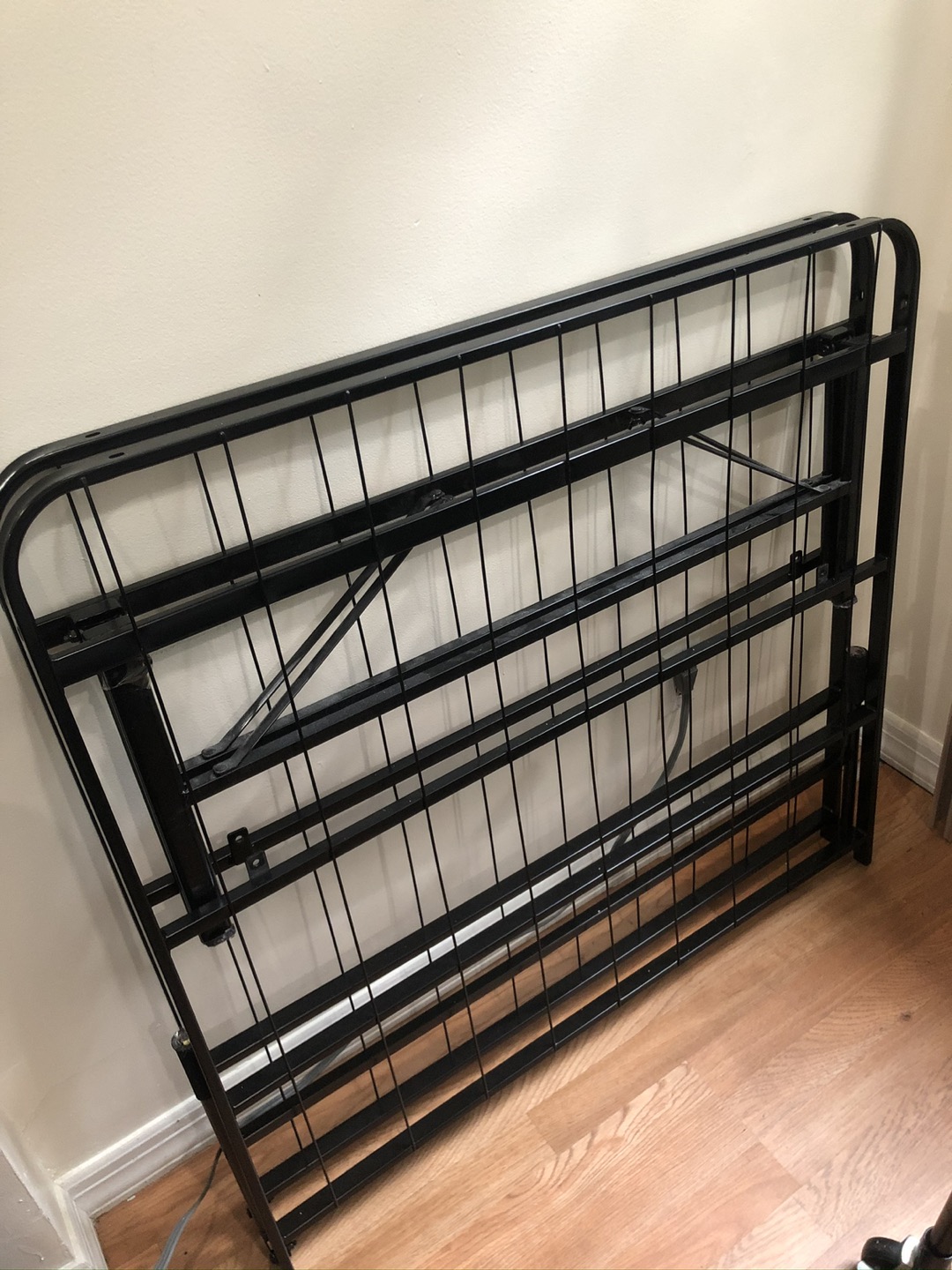 Bed frame  - photo 2