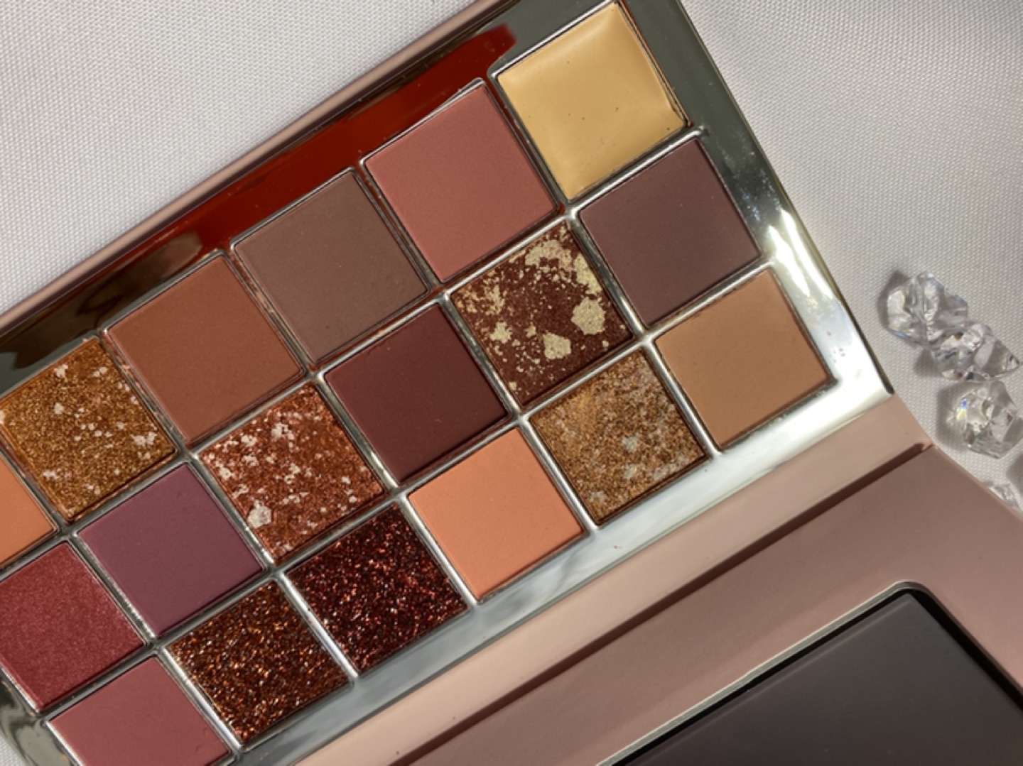 18 shades Eyeshadow Palette