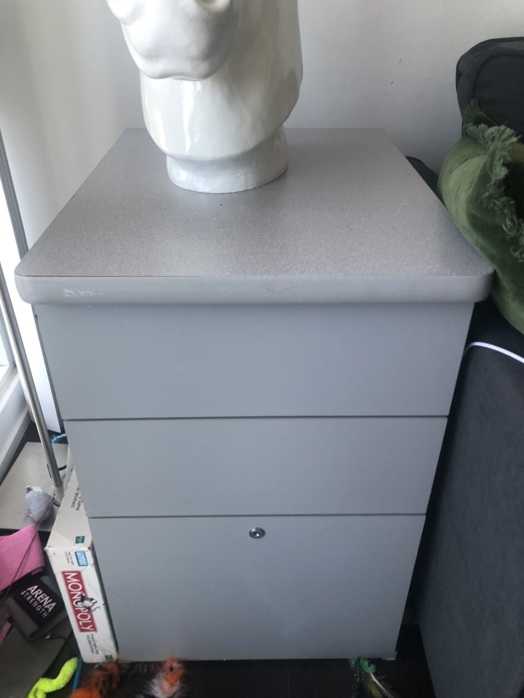 filing cabinet / set of drawers 