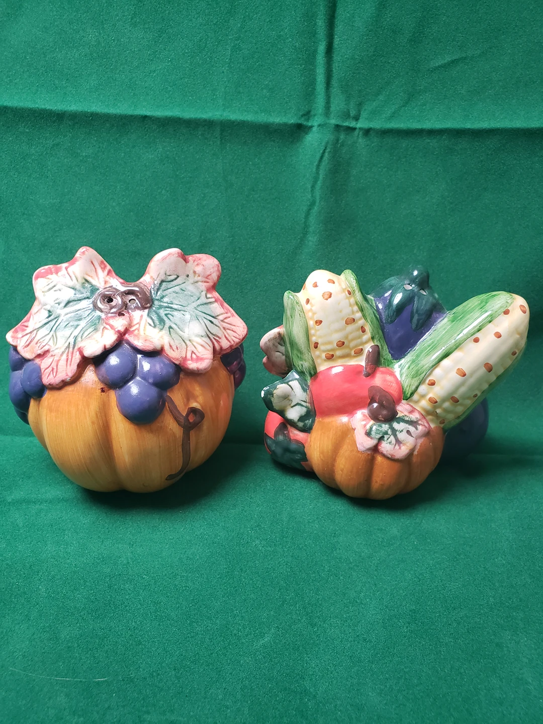 Vintage Chalkware Salt & Pepper Shakers thumbnail